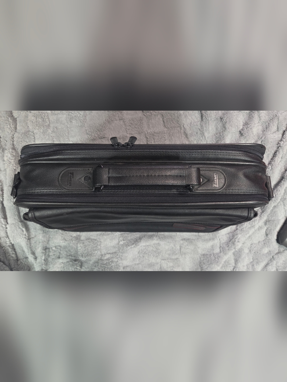 Targus Black Laptop Bag with Red Stitching - Picture 4 of 10